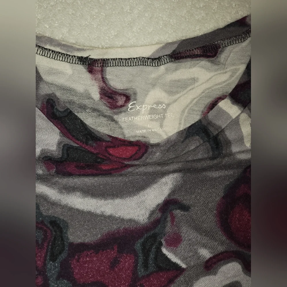 Express  Top - Picture 6 of 8